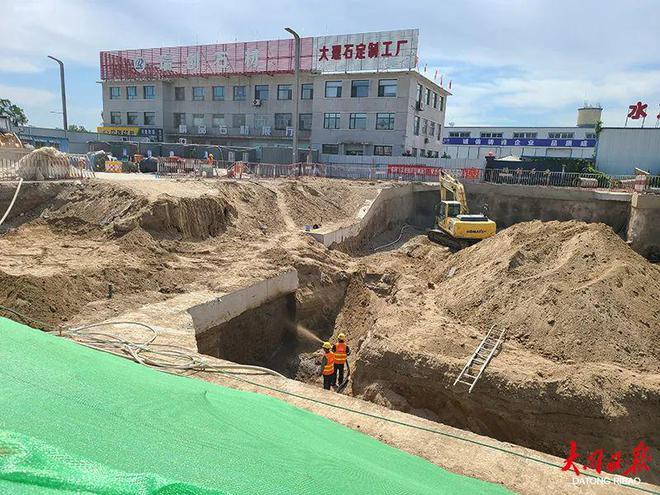 同泉路糖厂立交桥改建工程施工方北京市政相关负责人介绍,该项目主要